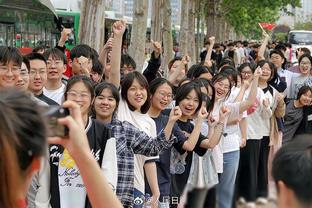 穆西亚拉社媒：以这样的方式庆祝德甲百场很棒，大家圣诞快乐